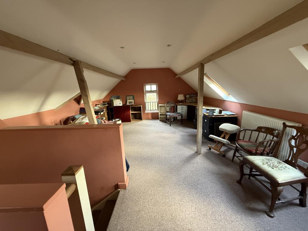 Lot: 124 - BUNGALOW FOR REPAIR AND REFURBISHMENT IN SOUGHT AFTER AREA - Large open attic room